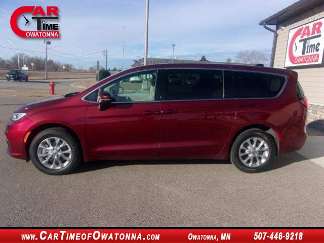 2023 Chrysler Pacifica Touring L's photo