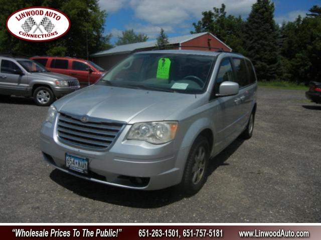 Title #www.dealerpacim.net/vehicle_images/mnlinwood/0020528/00010_2010-chrysler-town-country-20528.jpg