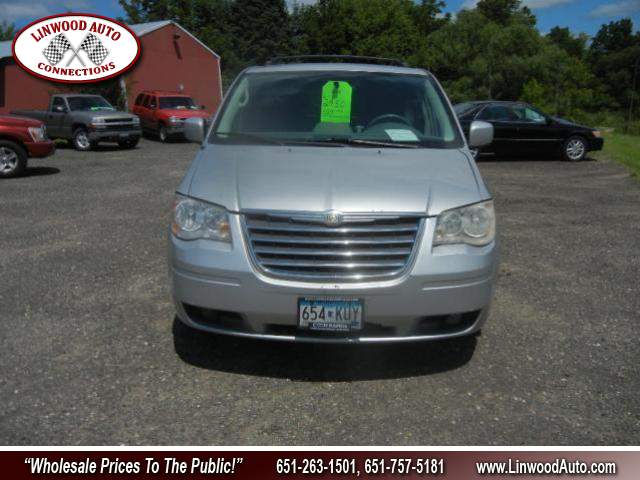 Title #www.dealerpacim.net/vehicle_images/mnlinwood/0020528/00020_2010-chrysler-town-country-20528.jpg