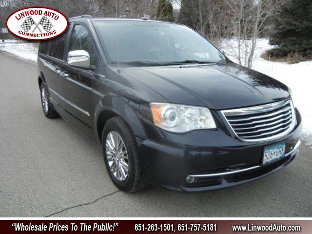 Title #www.dealerpacim.net/vehicle_images/mnlinwood/0022673/00010_2011-chrysler-town-country-22673.jpg