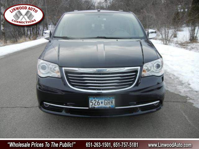 Title #www.dealerpacim.net/vehicle_images/mnlinwood/0022673/00020_2011-chrysler-town-country-22673.jpg