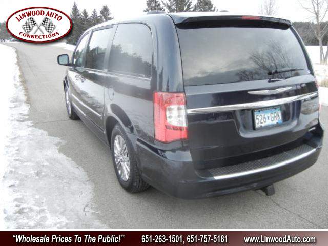 Title #www.dealerpacim.net/vehicle_images/mnlinwood/0022673/00050_2011-chrysler-town-country-22673.jpg