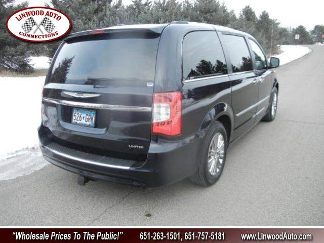 Title #www.dealerpacim.net/vehicle_images/mnlinwood/0022673/00070_2011-chrysler-town-country-22673.jpg