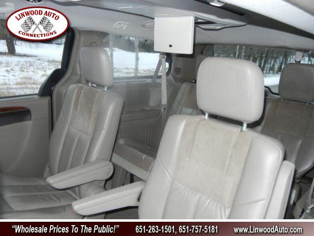 Title #www.dealerpacim.net/vehicle_images/mnlinwood/0022673/00140_2011-chrysler-town-country-22673.jpg
