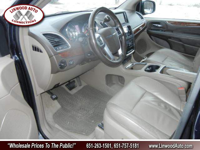Title #www.dealerpacim.net/vehicle_images/mnlinwood/0022673/00170_2011-chrysler-town-country-22673.jpg